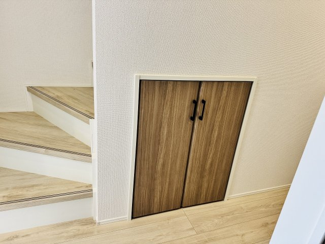 八王子市　散田町　新築一戸建て　２５ー１期の収納|～階段下収納　掃除グッズ、災害時グッズ、備品ストックなどに大活躍～