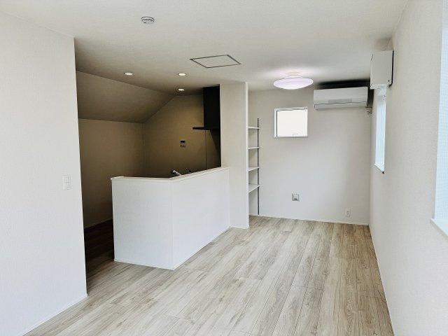 八王子市　散田町　新築一戸建て　２５ー１期の居間・リビング|～14.5帖の明るいLDKで、家族団欒の時間をお過ごしいただけます～