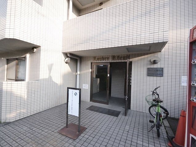 杉並区高円寺南２丁目の賃貸マンションのエントランス|ゆとりのあるエントランスです
