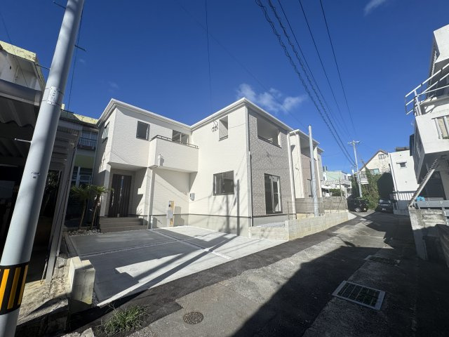 宜野湾市野嵩2期（全2棟）の外観|1号棟　並列駐車2台完備♪