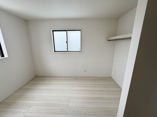 宜野湾市野嵩2期（全2棟）の洋室|1号棟　洋室5.25帖＋CL付き♪
