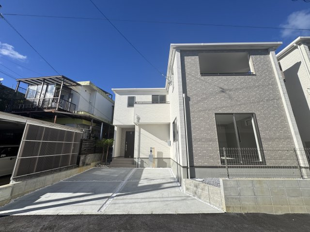 宜野湾市野嵩2期（全2棟）の外観|1号棟　並列駐車2台完備♪