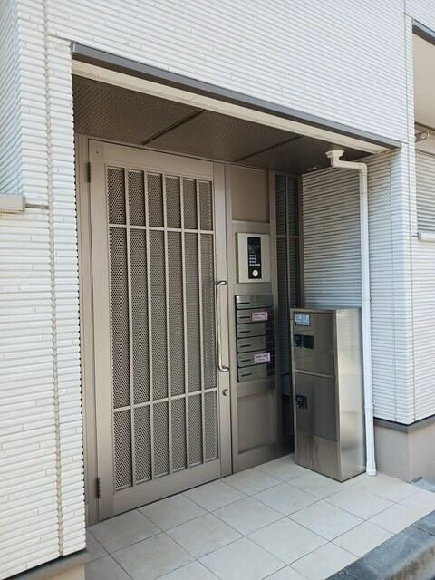 サン・ローレルのエントランス