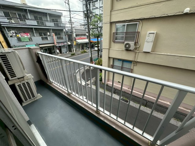 南浦和クイーンコーポB棟のバルコニー