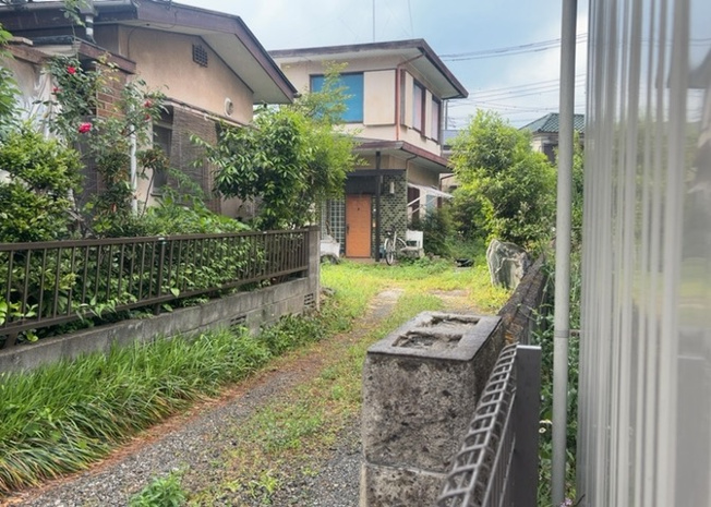 【内装】 | 玄関ポーチにおいて最も重視すべきと言っても良いのが広さです。適切な広さの玄関ポーチでないと外見的なバランスは崩れてしまいますし、何より使いにくくなってしまいますので、現地で実際に下見をしてみましょう！