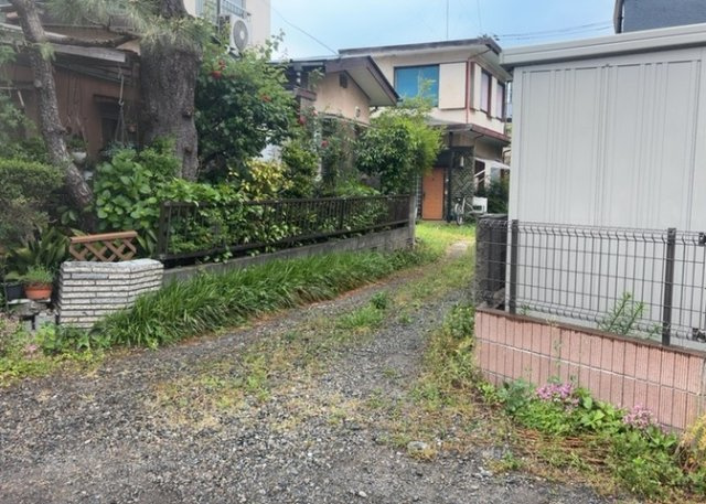 【外観】 | 物件の詳細については、現地を見てわかること以外に、役所や法務局などで調べないとわからないことがあります。そのため、現地に行く場合は、もしこの物件を買ったらどのような生活ができるかをイメージしましょう。