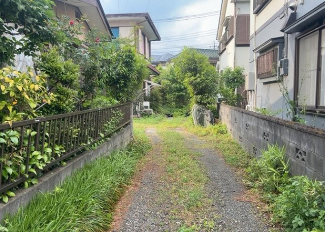 【玄関】 | 玄関は家の顔と言っても過言ではありません。現地を見学する際は玄関の広さや全体のバランスなどを見てみるといいでしょう。一般的なアプローチのしやすさだけではなく、お年寄りにも優しい設計のものだと安心です。