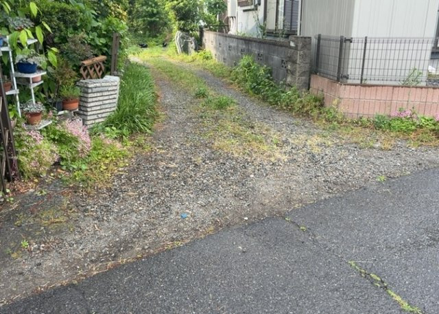【駐車場】 | 駐車場と明記されていても、最小スペースでつくられた駐車場だと大型車は駐車できなかったり、出入りしにくくなったりする可能性があります。お車のサイズと購入したい物件の駐車場のサイズを現地で確認しましょう。