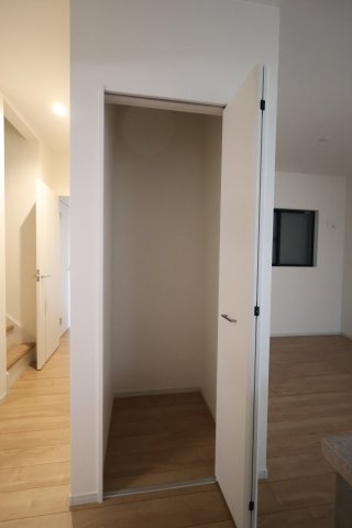 《仲介手数料無料》上尾市西宮下４丁目380-13新築一戸建てKEIAI GRACEの収納