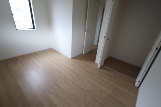 《仲介手数料無料》上尾市西宮下４丁目380-13新築一戸建てKEIAI GRACEの洋室