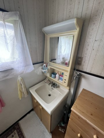 迎町戸建の独立洗面台