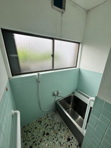 迎町戸建の浴室