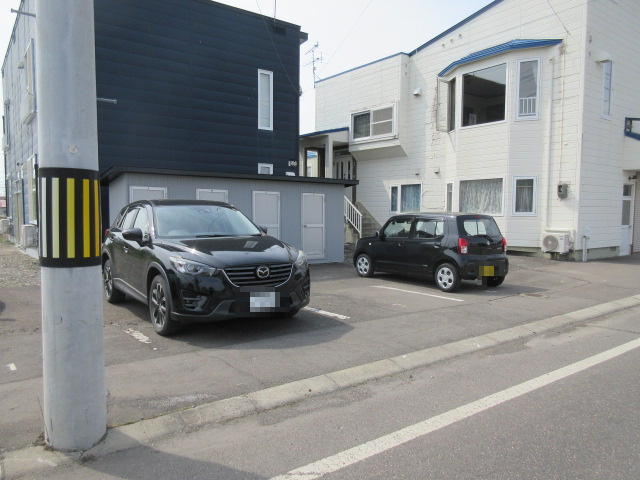 ハイツesの駐車場
