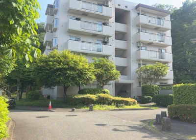 【外観】 | 小山田桜台２９号棟 | マンションの外観は非常に重要なポイントです！外観の善し悪しは資産価値に大きな影響を与えます。外観のいいマンションを購入することで、高値で売却がしやすく、買い手が見つかりやすいというメリットがあります。