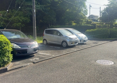 【駐車場】 | 小山田桜台２９号棟 | 駐車場と明記されていても、最小スペースでつくられた駐車場だと大型車は駐車できなかったり、出入りしにくくなったりする可能性があります。お車のサイズと購入したい物件の駐車場のサイズを現地で確認しましょう。