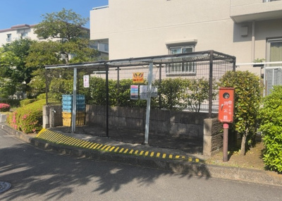 【設備】 | 小山田桜台２９号棟 | 共有部分は、住民なら誰もが使える設備のこと。例えば駐車場やエレベーター、インターネット設備、セキュリティ設備などがあります。他にも、マンションの廊下・外部階段やエントランス・ゴミ置き場などがあります。