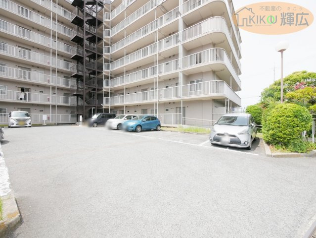 明石東二見スカイハイツ　3階の駐車場