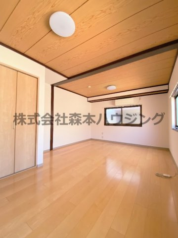 【洋室】 | 　エアロプレーン春日 | きれいな洋室です