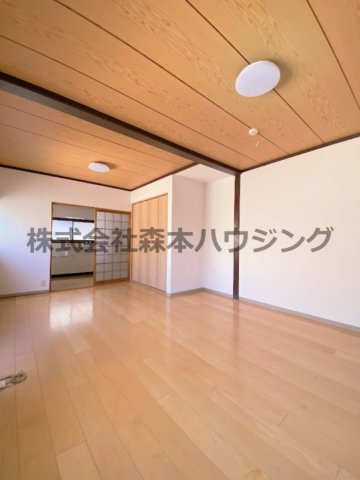 【洋室】 | 　エアロプレーン春日 | 使いやすい洋室です