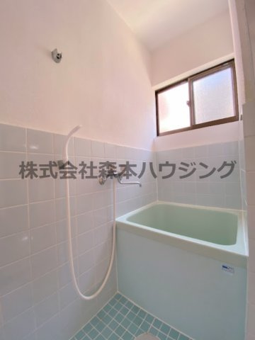 【浴室】 | 　エアロプレーン春日 | きれいなお風呂です