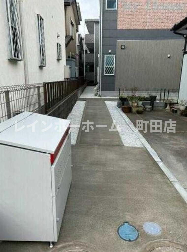 ピースフロー淵野辺 ※初期費用分割後払いサービス利用可能物件のエントランス