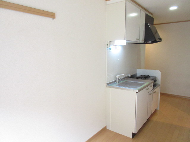 ディアスもえぎ野Ⅱ番館のキッチン|上下に収納のあるキッチン