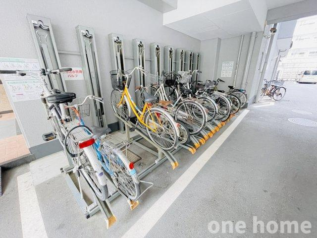 オリエント新大阪アーバンライフの駐輪場|◆駐輪場は屋内にあり、自転車が雨風にさらされる心配がありません！
◆最新の空き状況など、詳細につきましてはお気軽にお問い合わせください！