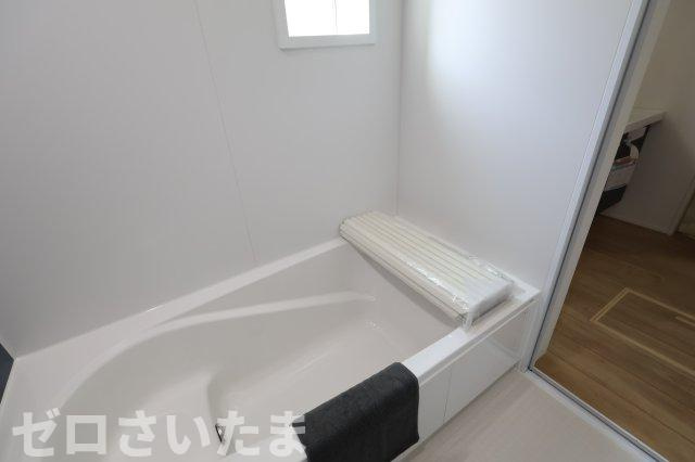 《仲介手数料無料》岩槻区加倉４丁目16-11新築一戸建てリナージュの浴室