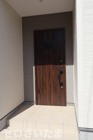 《仲介手数料無料》岩槻区加倉４丁目16-11新築一戸建てリナージュの玄関
