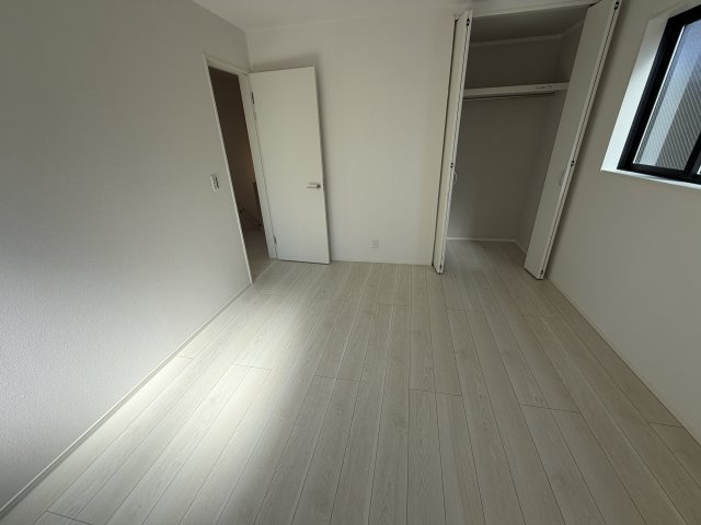 《仲介手数料無料》北区日進町１丁目728-8新築一戸建てミラスモの洋室