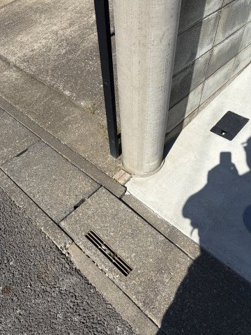 《仲介手数料無料》北区日進町１丁目728-8新築一戸建てミラスモの外観|電柱の一部が敷地内に入っています。