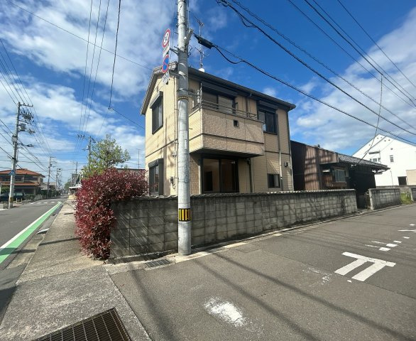 久保田町1丁目　中古戸建の前面道路含む現地写真
