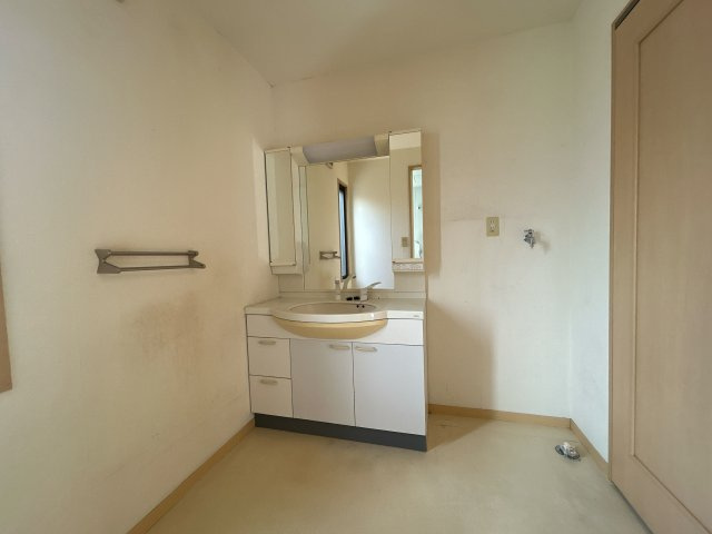 久保田町1丁目　中古戸建の独立洗面台