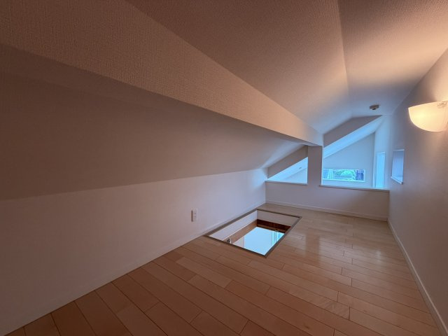 【収納】 | 中野区鷺宮４丁目　中古戸建て | 季節物や普段使わない荷物の収納に便利な小屋裏収納です