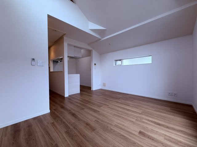 【居間・リビング】 | 中野区鷺宮４丁目　中古戸建て | 採光良好で明るく、快適な暮らしを叶えるLDKです