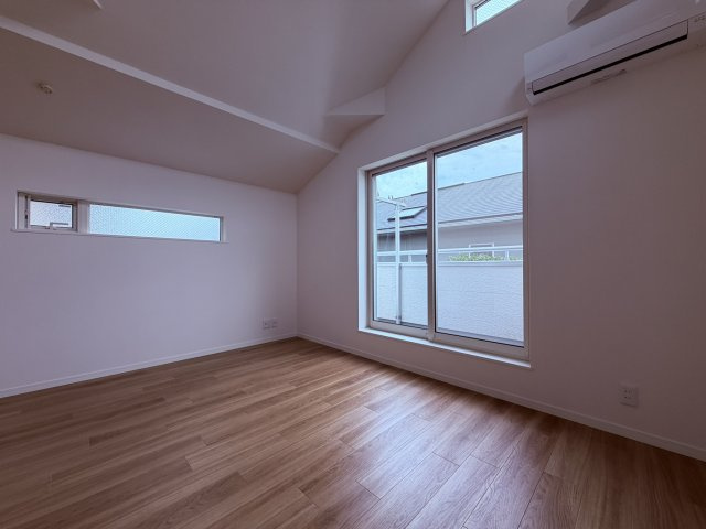 【居間・リビング】 | 中野区鷺宮４丁目　中古戸建て | 明るく開放感のある、家族が自然と集まる快適なLDK