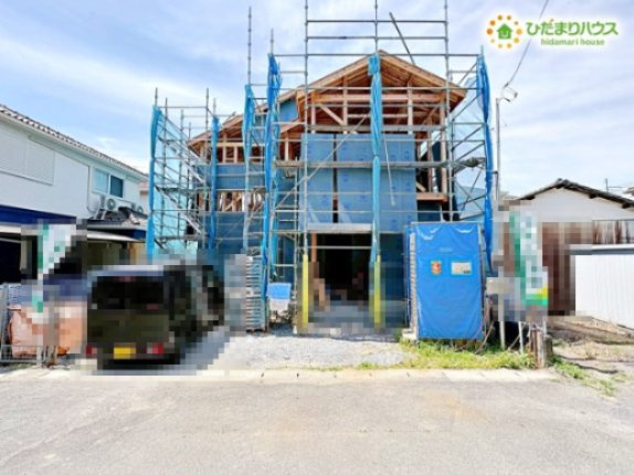 熊谷市肥塚　第9期　新築戸建　クライン　01の駐車場|敷地内には並列2台分のカースペースがしっかりと確保されております！週末のまとめ買いや大きなお荷物を運び入れる際にも玄関まで近いためスムーズに移動できますね！