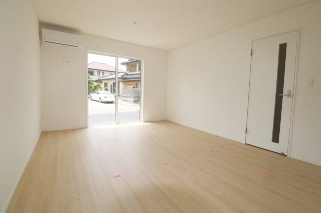 矢吹町曙町第４　　　２号棟　　　善郷小学校、矢吹中学区の居間・リビング