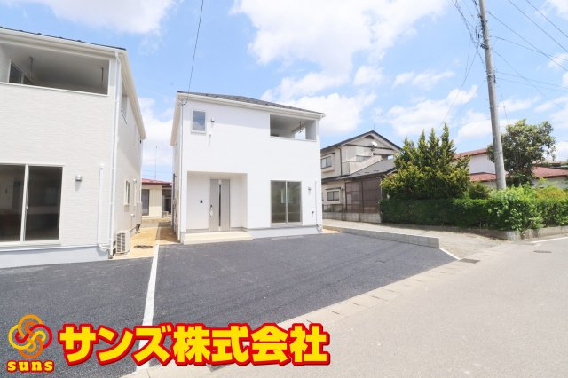 矢吹町曙町第４　　　２号棟　　　善郷小学校、矢吹中学区の外観|南西側から見た駐車場を含む外観♪