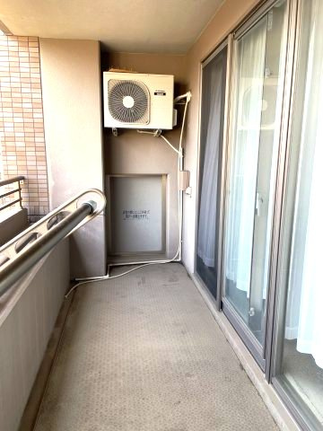 サーパスシティ三枚橋　沼津市三枚橋町のバルコニー|開放感のあるバルコニーでは、心地よい風を感じながらお過ごしいただけます。