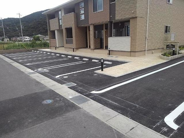 リヴィエールⅡの駐車場