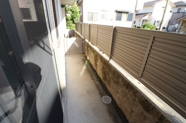 熊本市南区良町２丁目のアパートのバルコニー