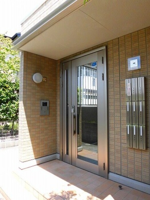熊本市南区良町２丁目のアパートのエントランス