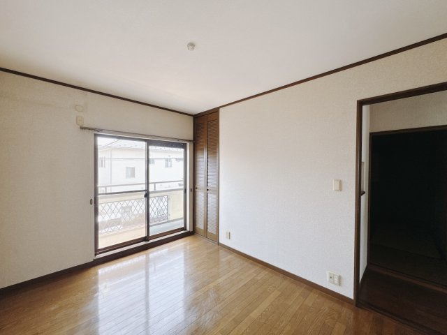 【中古戸建】熊谷市妻沼東4丁目の洋室|■洋室｜2階各居室には収納をご用意しています♪常にお部屋を綺麗に保てます！小さなお子様も自然とお片付けができるようになるのでうれしいですよね！