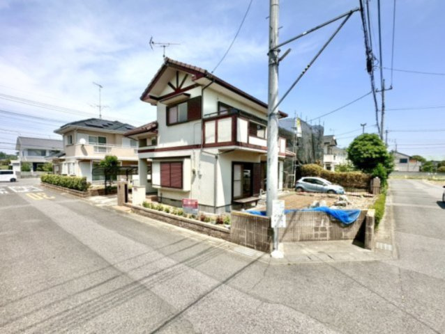 【中古戸建】熊谷市妻沼東4丁目の外観|■外観｜角地に位置しているため開放感があり、日当たりや風通しも良好で、快適な生活環境が整っています♪