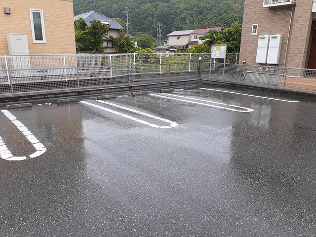 シン．シン．ハウスＣの駐車場
