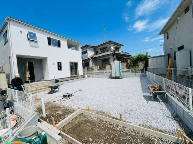 【Livele Garden】　古河市三和　全2邸の外観|カースペース並列3台駐車可能♪
※車種によります
2026年7月撮影