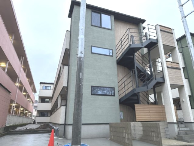 稲城市東長沼のアパート