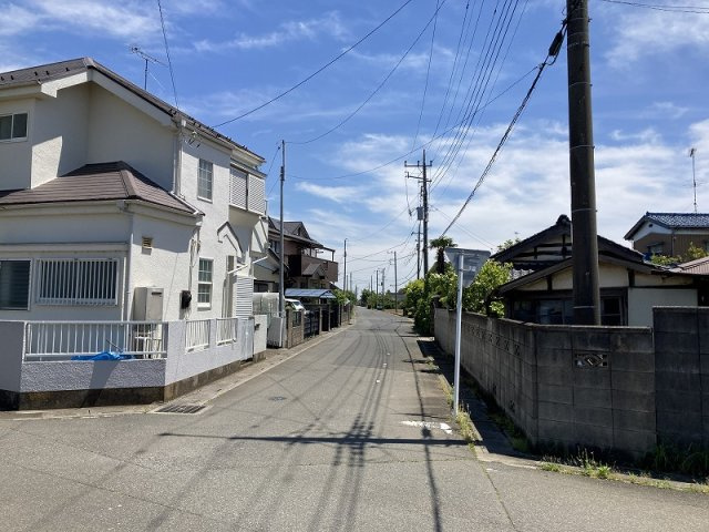 鴻巣市下谷　売地の前面道路含む現地写真