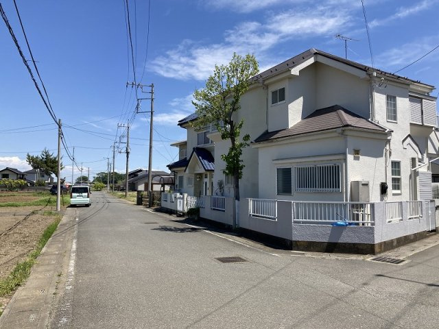 鴻巣市下谷　売地の前面道路含む現地写真